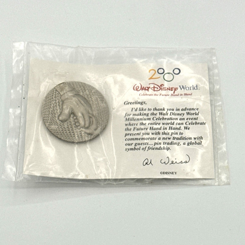 Walt Disney World Millennium 2000 Celebrate The Future‎ Hand In Hand Pin